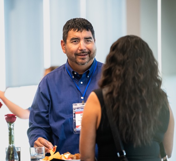 скульптуры коренных американцев и иезуитов