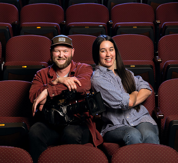 Алумна Гонзаги Манди Прайс на съемочной площадке в Голливуде.